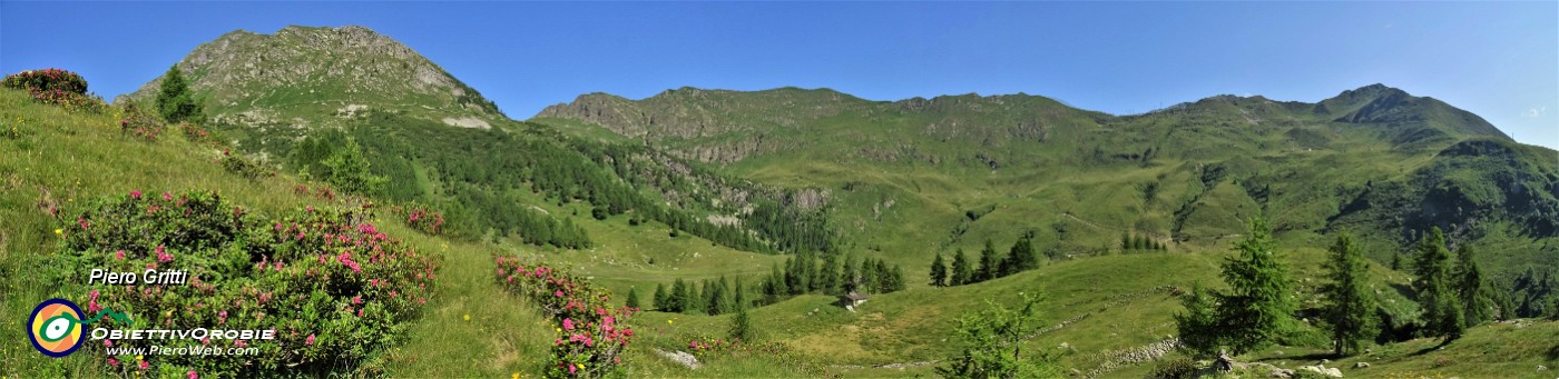 21 Vista pa noramica su Alpe 'I Pilla' e verso Ponteranica a sx e S. Marco-Pizzo Segade a dx.jpg